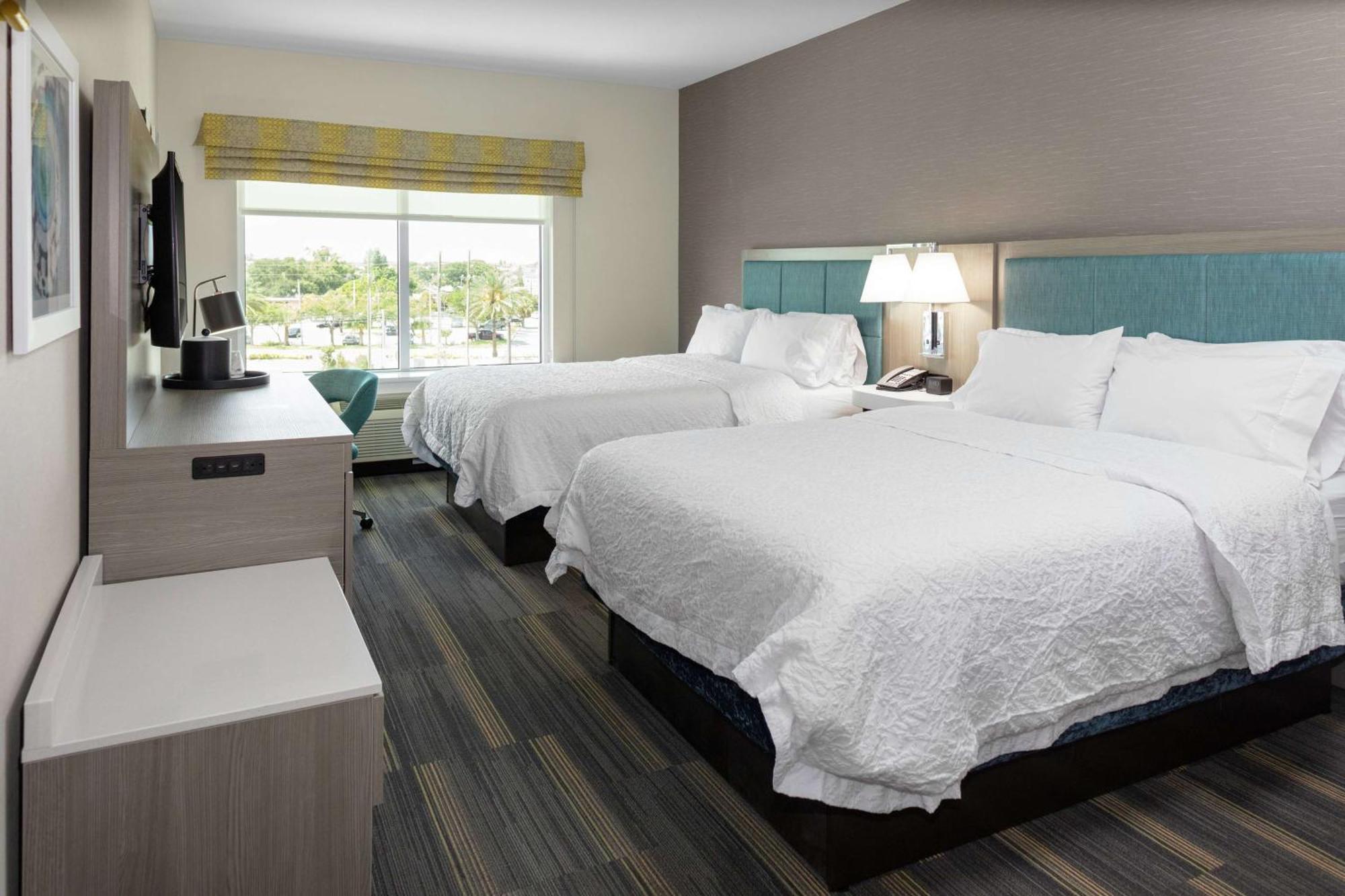 Hampton Inn Dunedin, Fl Buitenkant foto